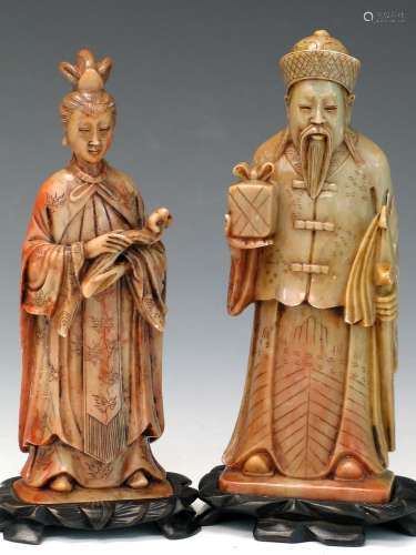 Two Chinese soapstone carving of figurines. Qing Dynasty.