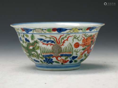 Chinese wucai porcelain bowl with dragon and phoenix decoration. Kangxi Mark.