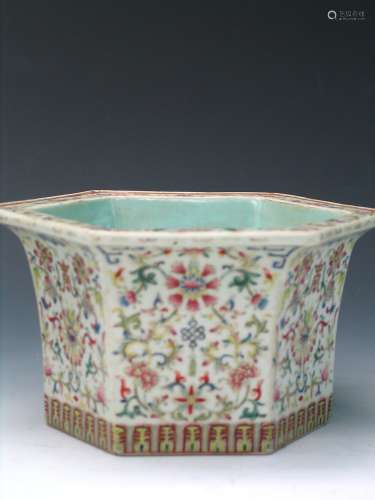 Chinese famille rose porcelain Jardiniere.