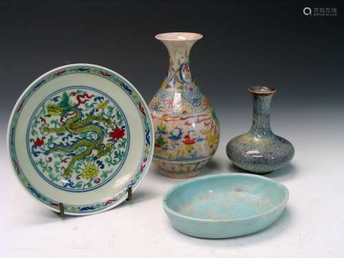 A group of 4 Chinese porcelain items.