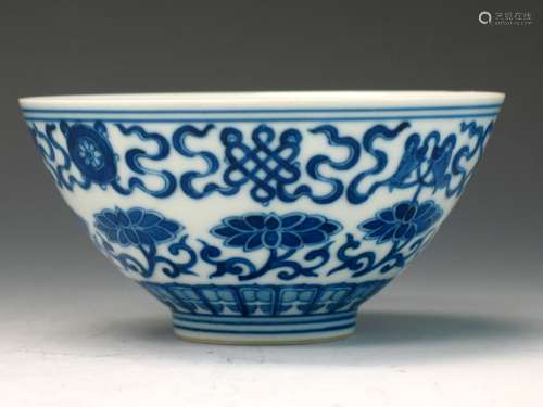 Chinese blue and white porcelain bowl. Guanxu Mark.