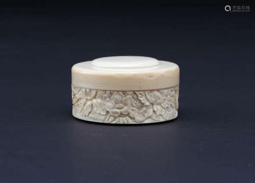 象牙雕牡丹紋香盒