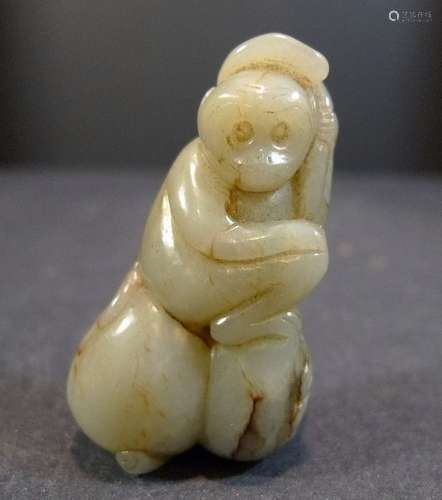 CHINESE HETIAN JADE CARVED MONKEY PENDANT