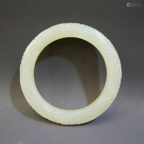 ANTIQUE CHINESE CARVED JADE BANGLE BRACELET