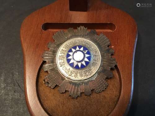 VINTAGE Chinese HUANG Pu Military Graduation Badge, 1942. 2