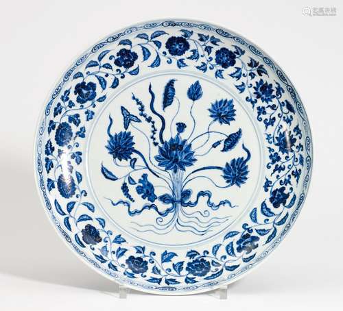 LARGE PLATE WITH LOTUS BUNDLE.