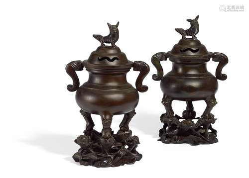 A PAIR OF SMALL INCENSE BURNER TYPE DING.