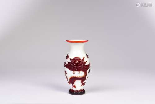 AN IMPERIAL GLASS VASE, QING CENTURY