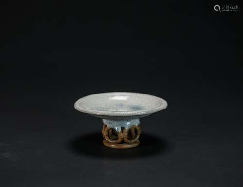 Late Qing/Republic-A Crackle Celadon Glaze Stem Cup With Mark