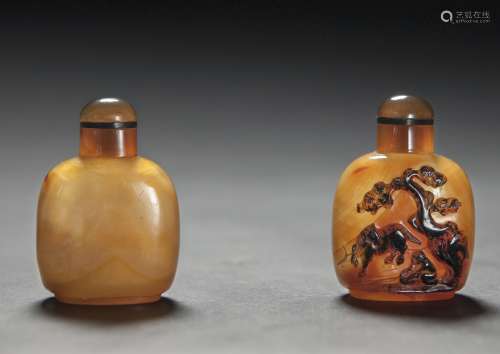 Qing-An Amber Carved ‘Wash Horse’ Snuff Bottle