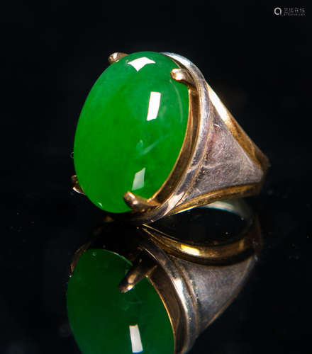 A Translucent Jadeite Cabochon Ring