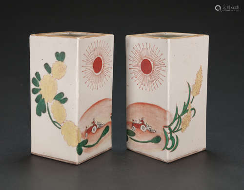 Mid 20Th Century - A Pair Of Brush Pot