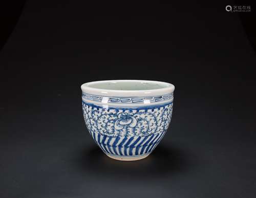 Late Qing-A Blue And White Interlock Floral Jar