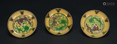 Guangxu, Xuantong And Of PeriodA Pair Of Guangxu Yellow Ground Sancai Double Dragon Dish And One