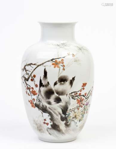 A FAMILLE-ROSE 'BIRD AND FLOWER' LANTERN VASE, 20TH CENTURY