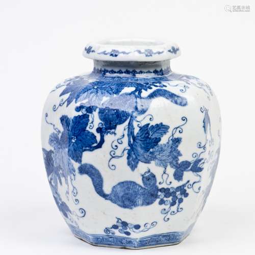 A BLUE AND WHITE 'SQUIRREL' VASE WITH KANGXI MARK, 20TH CENTURY