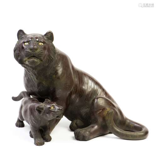 A JAPANESE TIGER STATUE, 20TH CENTURY