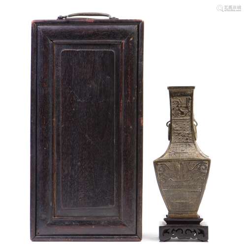 A BRONZE BOTTLE WITH ITS ORIGINAL BOX, QING DYNASTY