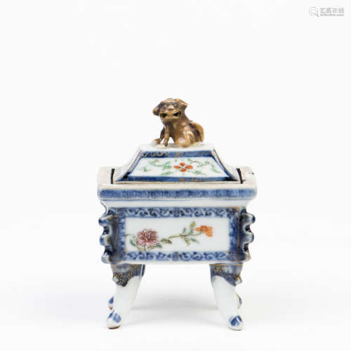 A BLUE AND WHITE FAMILLE-ROSE ARCHAISTIC INCENSE BURNER, QING DYNASTY, QIANLONG PERIOD