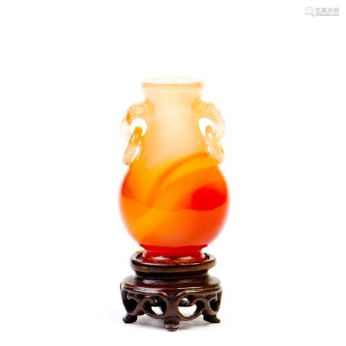 AN AGATE VASE, QING DYNASTY, 19TH CENTURY