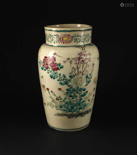 19世纪日本萨摩窑锦光山造珐琅彩花卉纹瓶