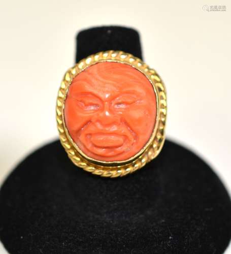 Gold Ring w. Red Coral