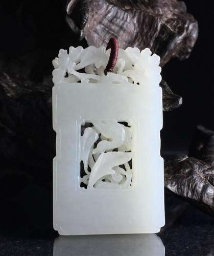 CHINESE WHITE JADE PLAQUE PENDANT