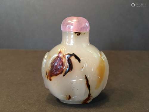 ANTIQUE Chinese Agate Snuff Bottle with carvings, 18th Century, 3