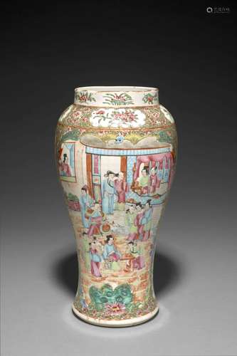 VASE EN   PORCELAINE DE CANTON, CHINE, DYNASTIE QING, FIN DU XIXe SIÈCLE