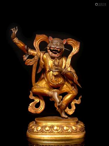 RARE STATUETTE   DE FÉLIN EN CUIVRE DORÉ ET REPOUSSÉ, TIBET, XIXe SIÈCLE 