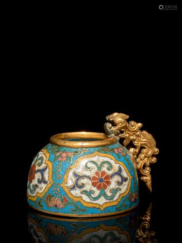 GODET À EAU EN   BRONZE DORÉ ET ÉMAUX CLOISONNÉS, CHINE, DYNASTIE QING, ÉPOQUE QIANLONG   (1736-1795)