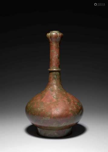 VASE EN BRONZE,   CHINE, DYNASTIE HAN (206 AV J.C. - 220 AP J.C.) 