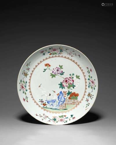 PLAT EN   PORCELAINE FAMILLE ROSE, CHINE, DYNASTIE QING, XVIIIe SIÈCLE 