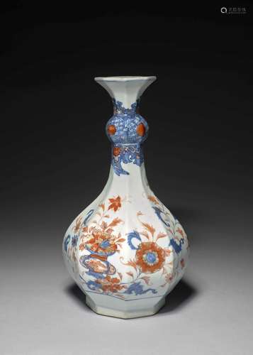 VASE EN   PORCELAINE IMARI CHINOIS, CHINE, DYNASTIE QING , XVIIIe SIÈCLE 