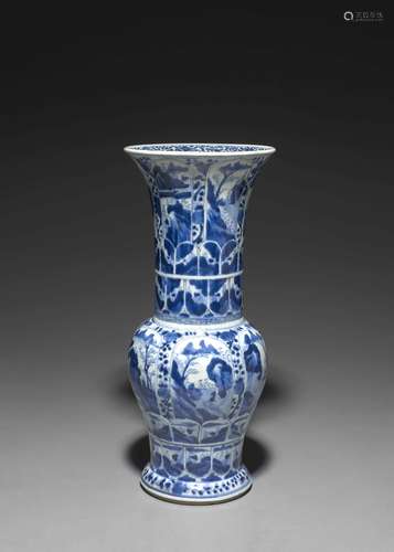 VASE YENYEN EN   PORCELAINE BLEU BLANC, CHINE, DYNASTIE QING, ÉPOQUE KANGXI (1662-1722) 