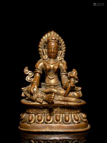 PETITE STATUETTE   DE BODHISATTVA EN BRONZE DORÉ, NÉPAL, XVIIe-XVIIIe SIÈCLE