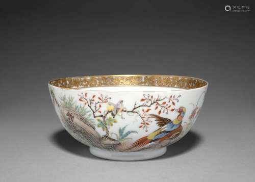 BOL EN   PORCELAINE POLYCHROME, CHINE, PREMIÈRE MOITIÉ DU XXe SIÈCLE 