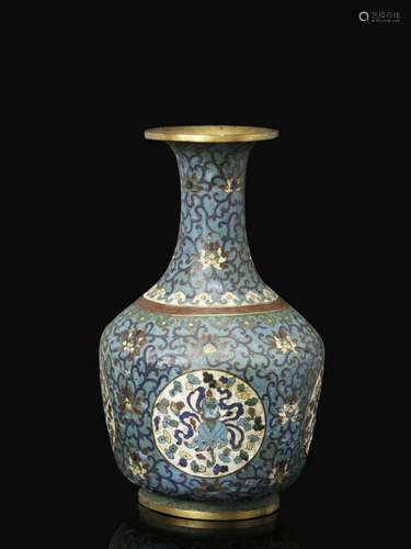 VASE EN BRONZE   DORÉ ET ÉMAUX CLOISONNÉS, CHINE, DYNASTIE QING, XIXe SIÈCLE 