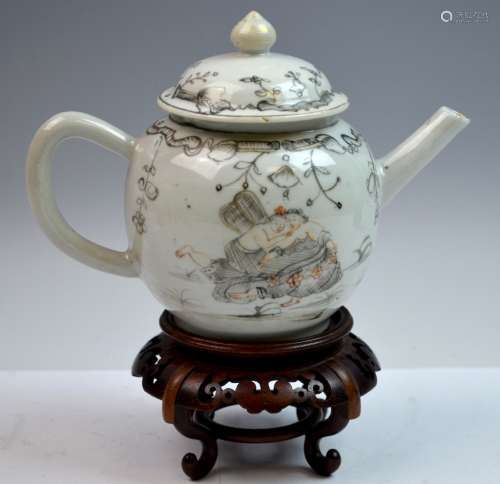 Chinese Export Porcelain Teapot on Wood Stand