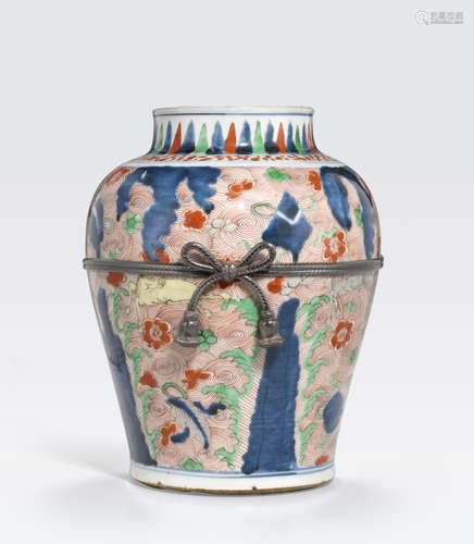 A wucai enameled jar Transitional period, 17th century