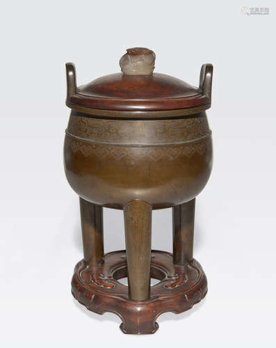 A bronze tripod censer with silver wire inlay Shisou mark, Qing dynasty