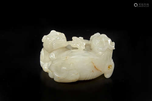 A jade carving of two qilin 18th century