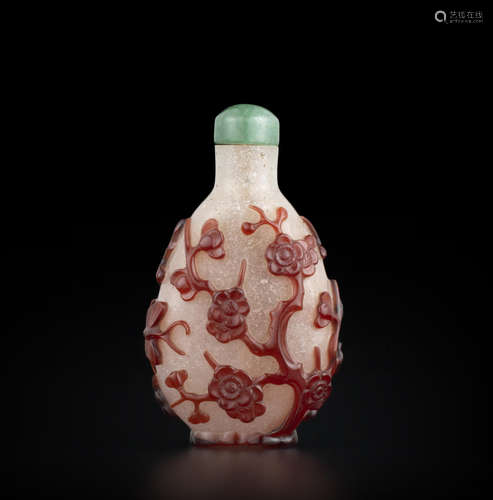 A red overlay 'snowflake' glass snuff bottle 1780-1820