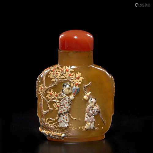 An embellished chalcedonye snuff bottle The bottle: 1860-1930, embellishment: Tsuda family, Kyoto, Japan, 20th century