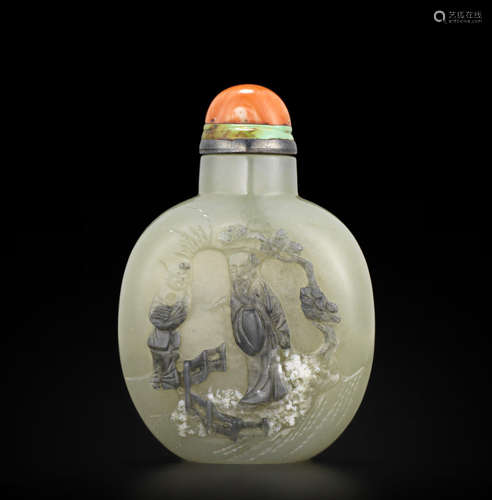 A grayish-white and black jade snuff bottle 1860-1940