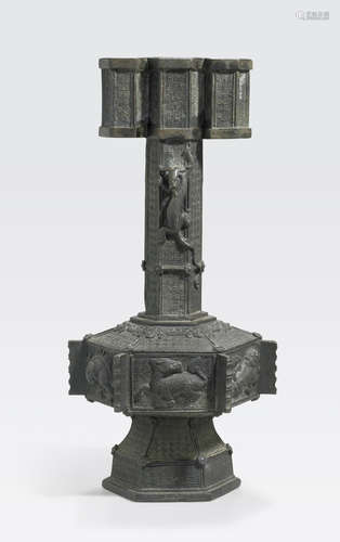 A cast bronze arrow vase, touhu 16th/17th century