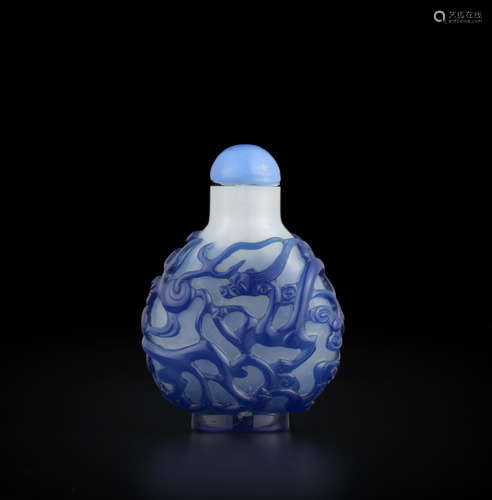 A Blue overlay white glass snuff bottle Possibly Imperial, attributed to the Palace Workshops, Beijing, 1770-1820