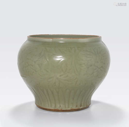 A large Longquan celadon jar, guan Ming dynasty