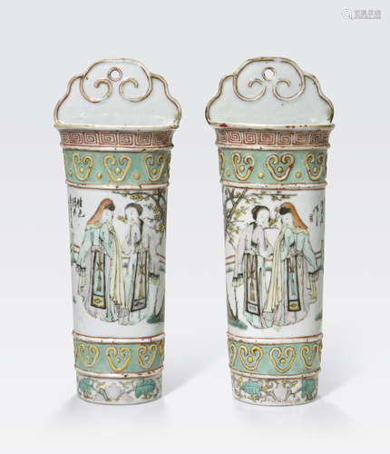 A pair of qianjiangcai enameled wall vases Late Qing/Republic period