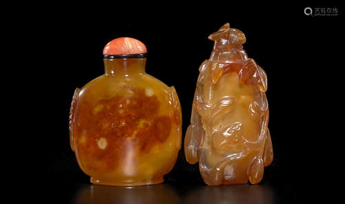 Two carved chalcedony snuff bottles 19th/20th century